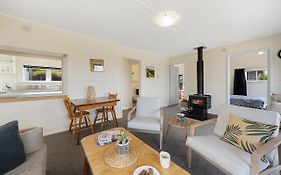 The Green Trout - Paraparaumu Beach Holiday Home